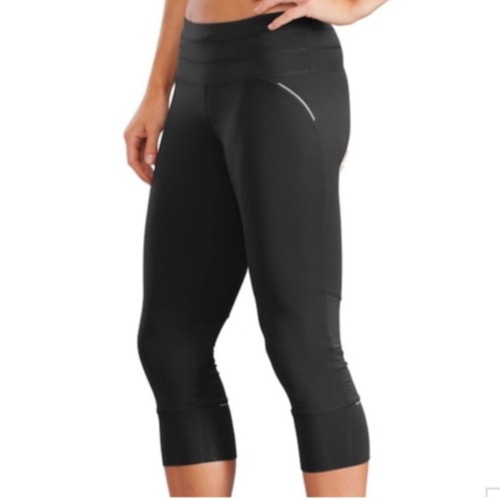 Athleta Be Free Knicker Black Running Leggings Capri XS 8862109